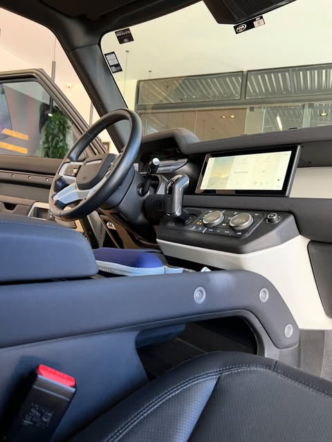 LAND ROVER DEFENDER SE X-DYNAMIC - Imagem 14