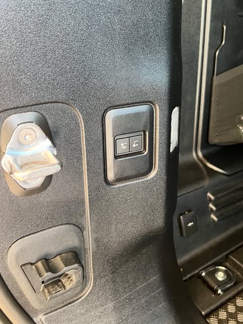 LAND ROVER DEFENDER SE X-DYNAMIC - Imagem 17