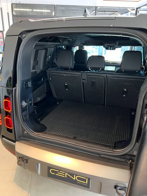LAND ROVER DEFENDER SE X-DYNAMIC - Imagem 18