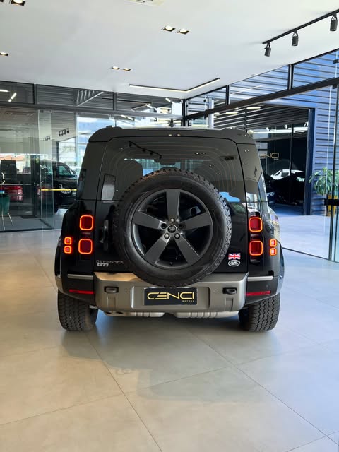 LAND ROVER DEFENDER SE X-DYNAMIC - Imagem 6
