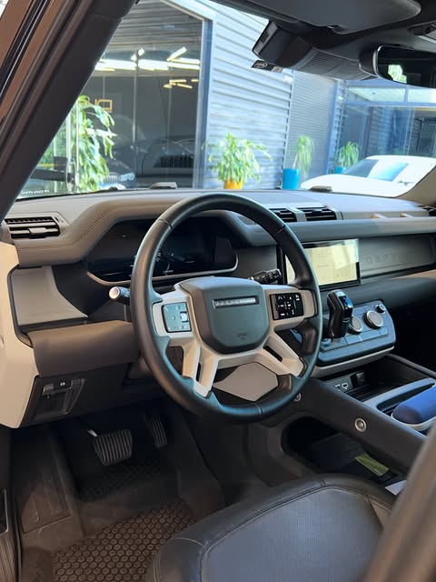 LAND ROVER DEFENDER SE X-DYNAMIC - Imagem 8