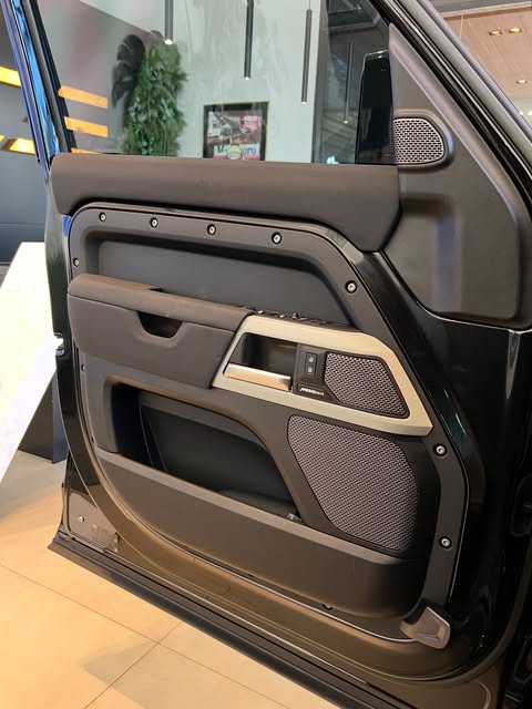 LAND ROVER DEFENDER SE X-DYNAMIC - Imagem 10