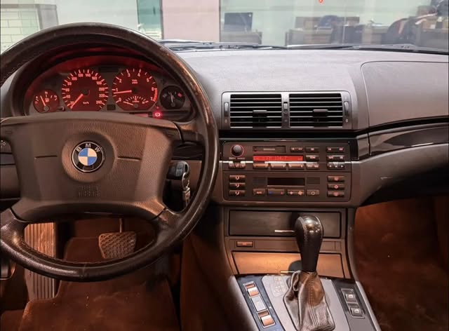 BMW 323I - Imagem 8