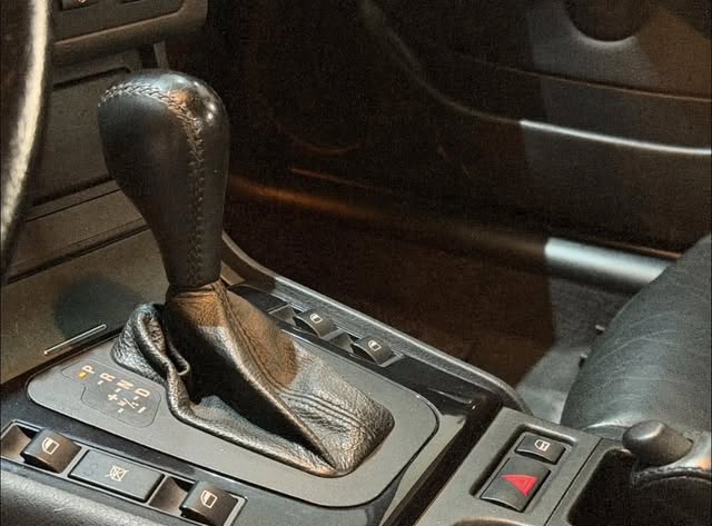 BMW 323I - Imagem 9