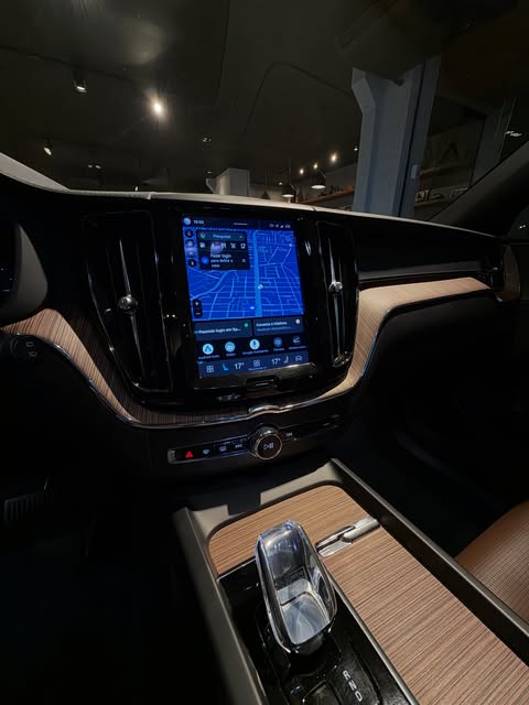 VOLVO XC60 T8 ULTIMATE - Imagem 16