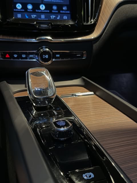 VOLVO XC60 T8 ULTIMATE - Imagem 18