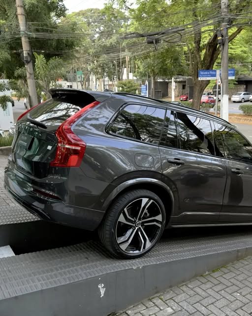 VOLVO XC90 T8 RECHARGE ULTIMATE DARK - Imagem 5