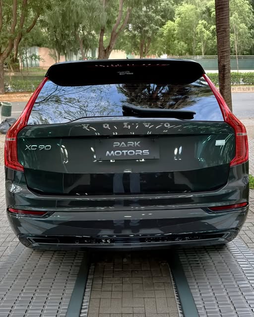 VOLVO XC90 T8 RECHARGE ULTIMATE DARK - Imagem 6
