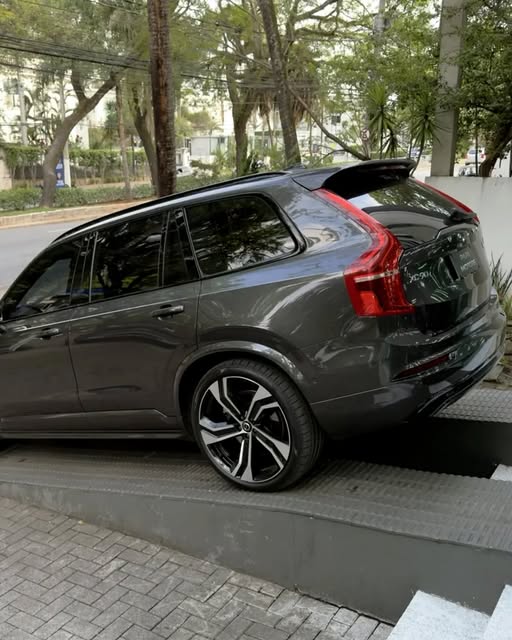 VOLVO XC90 T8 RECHARGE ULTIMATE DARK - Imagem 7