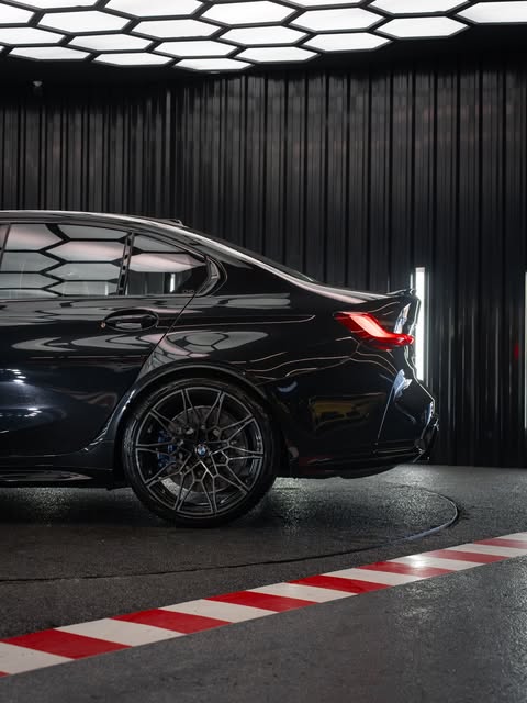 BMW M3 COMPETITION - Imagem 14