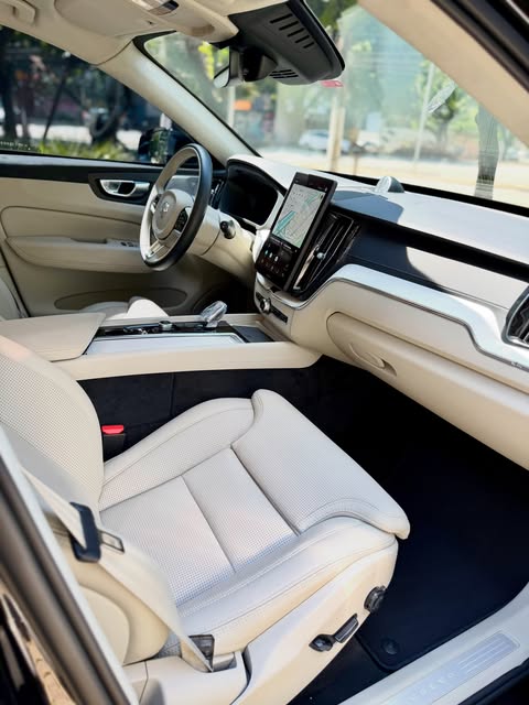 VOLVO XC60 T8 ULTRA TURBO - Imagem 4
