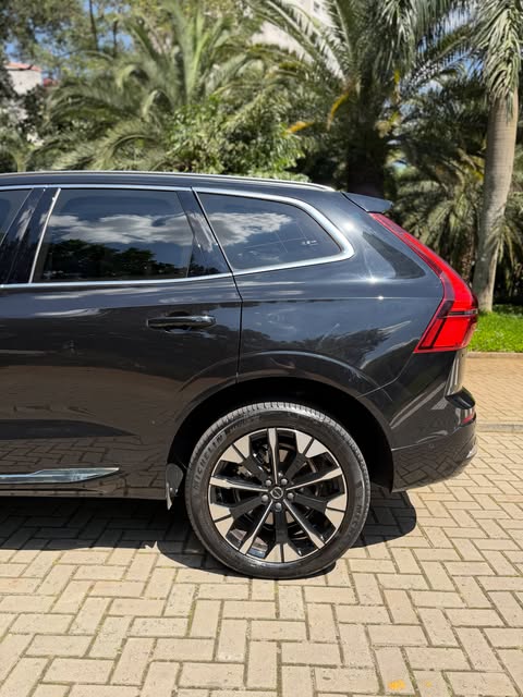 VOLVO XC60 T8 ULTRA TURBO - Imagem 9