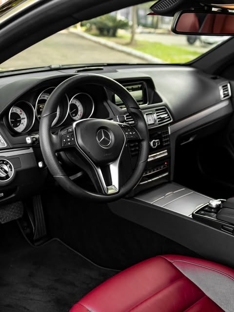 MERCEDES-BENZ E 250 COUPÉ - Imagem 4