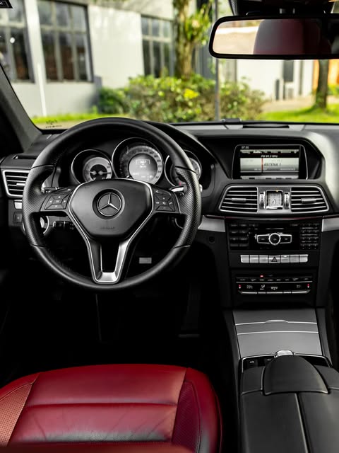 MERCEDES-BENZ E 250 COUPÉ - Imagem 5