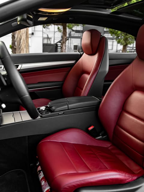 MERCEDES-BENZ E 250 COUPÉ - Imagem 6