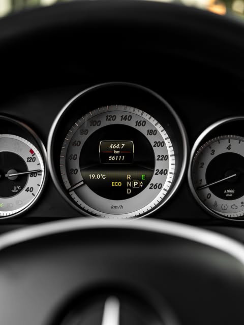 MERCEDES-BENZ E 250 COUPÉ - Imagem 8