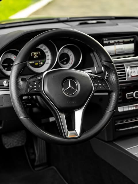 MERCEDES-BENZ E 250 COUPÉ - Imagem 9