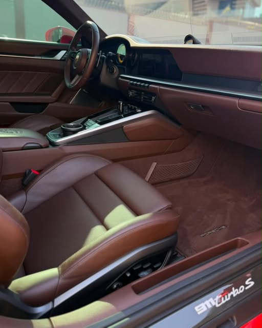 PORSCHE 911 TURBO S - Imagem 19