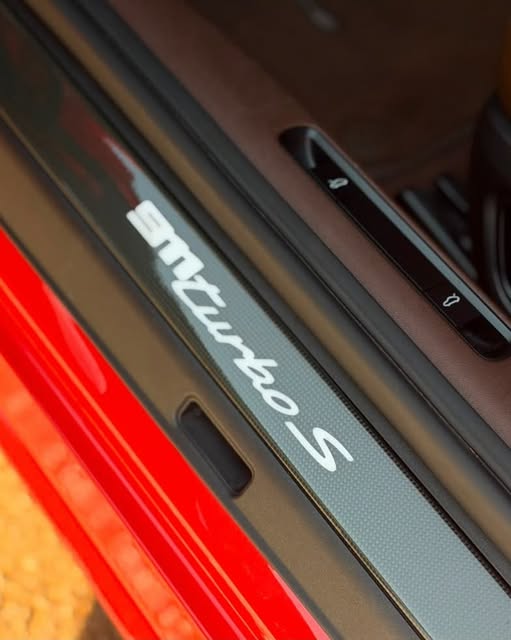 PORSCHE 911 TURBO S - Imagem 9