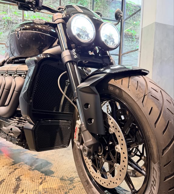TRIUMPH ROCKET III R STORM EDITION - Imagem 2
