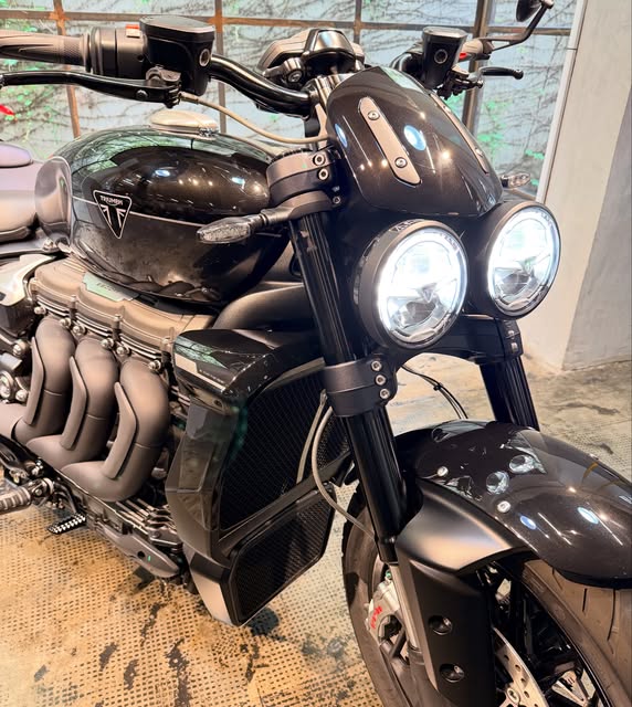 TRIUMPH ROCKET III R STORM EDITION - Imagem 3
