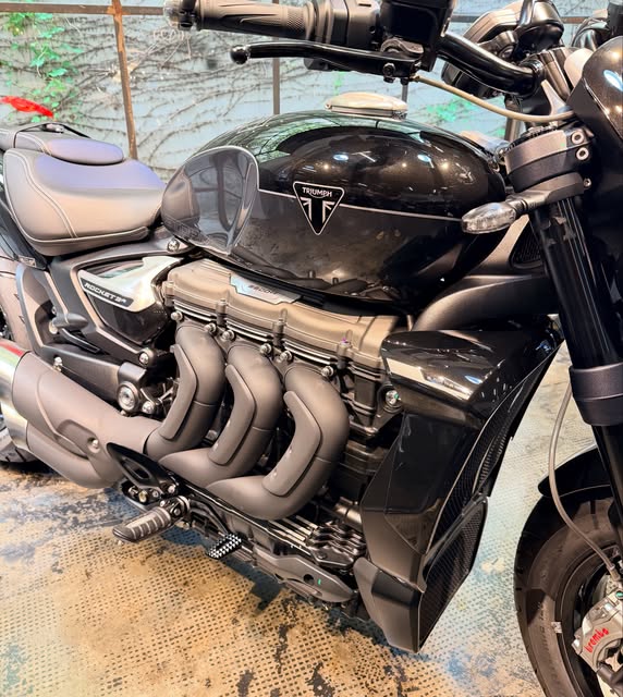 TRIUMPH ROCKET III R STORM EDITION - Imagem 4