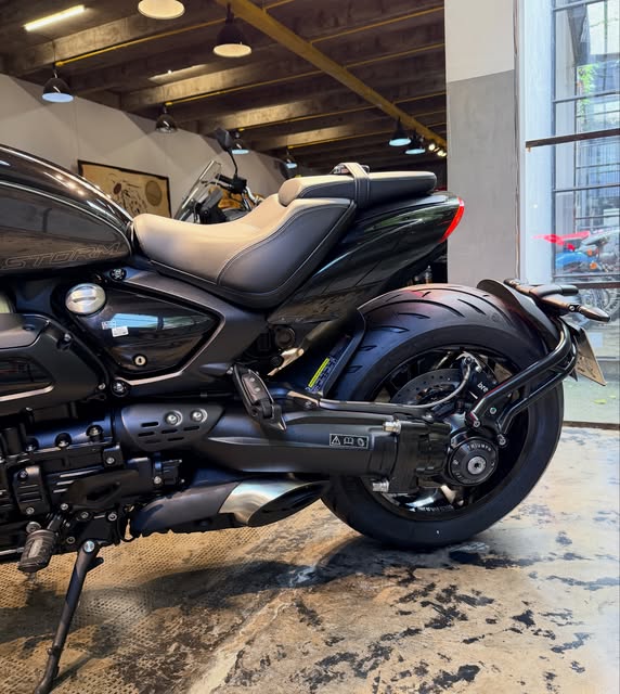 TRIUMPH ROCKET III R STORM EDITION - Imagem 9