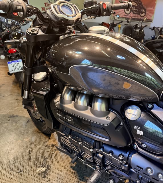 TRIUMPH ROCKET III R STORM EDITION - Imagem 10