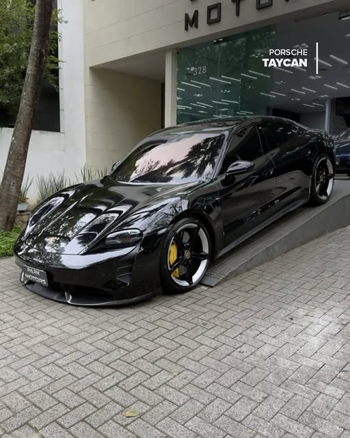 PORSCHE TAYCAN TURBO S - Imagem 1