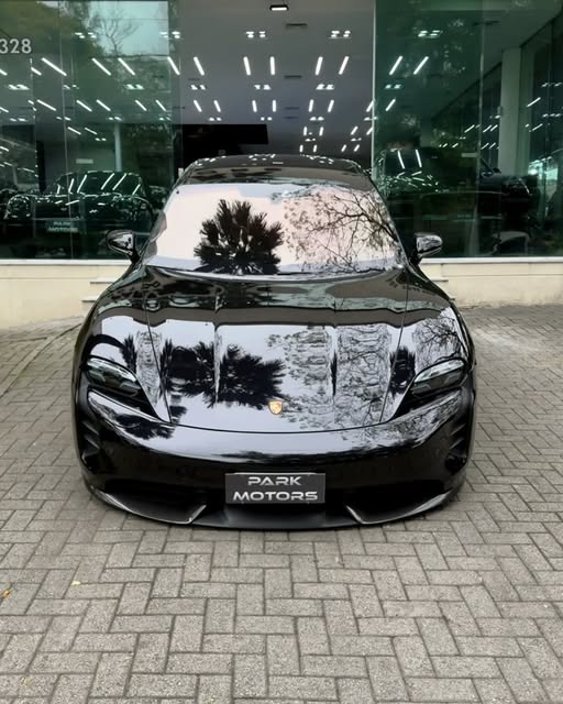 PORSCHE TAYCAN TURBO S - Imagem 3