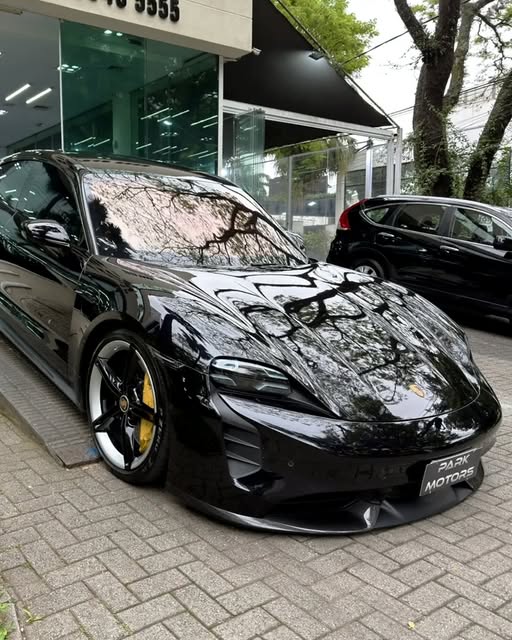 PORSCHE TAYCAN TURBO S - Imagem 4