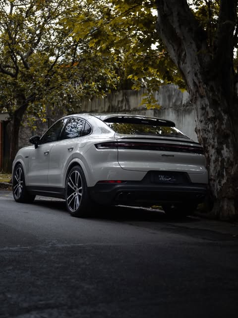 PORSCHE CAYENNE E-HYBRID COUPÉ - Imagem 2