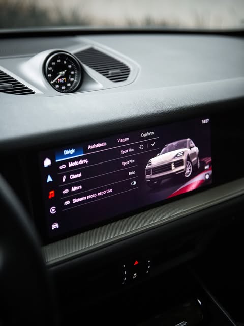 PORSCHE CAYENNE E-HYBRID COUPÉ - Imagem 17