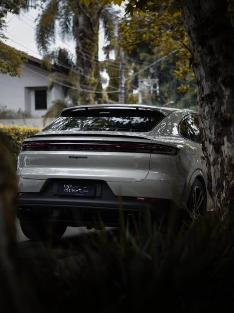 PORSCHE CAYENNE E-HYBRID COUPÉ - Imagem 7