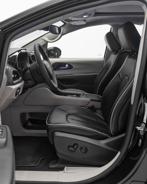 CHRYSLER PACIFICA PINNACLE E-HYBRID - Imagem 4