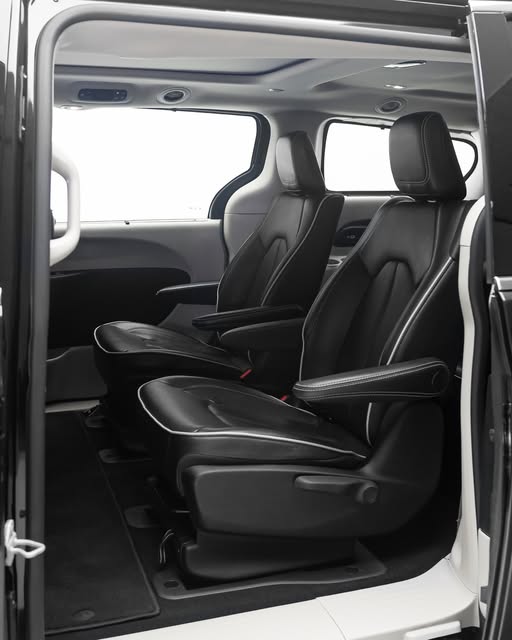 CHRYSLER PACIFICA PINNACLE E-HYBRID - Imagem 5