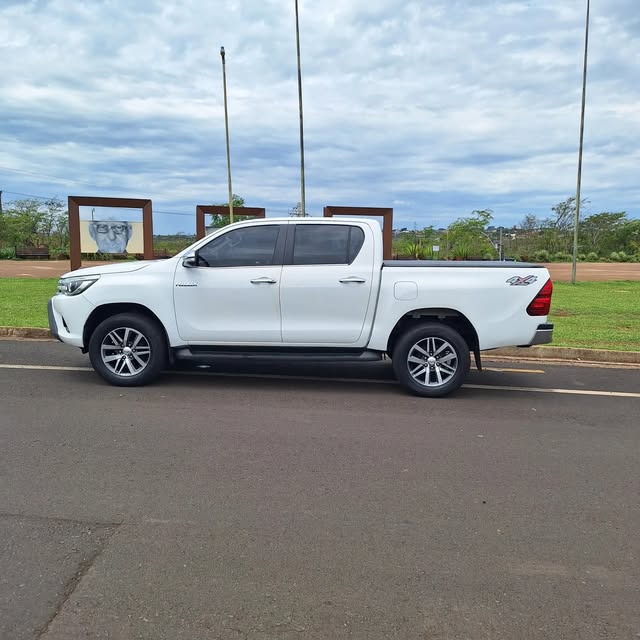 TOYOTA HILUX SRX - Imagem 2