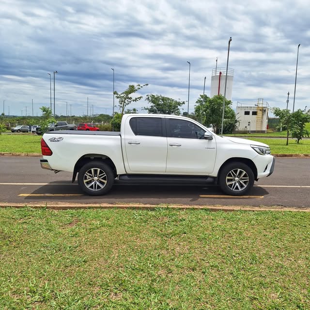 TOYOTA HILUX SRX - Imagem 3