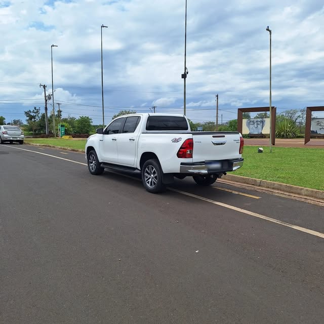 TOYOTA HILUX SRX - Imagem 5