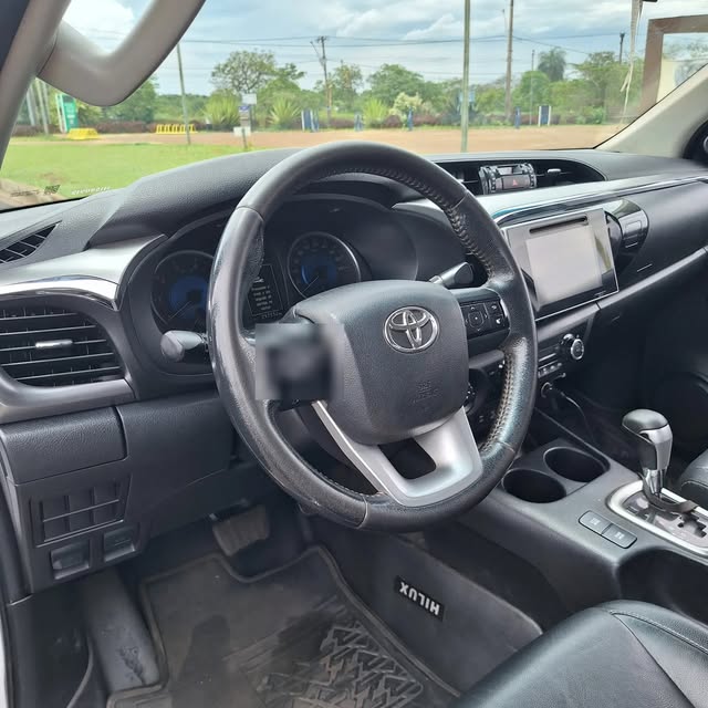 TOYOTA HILUX SRX - Imagem 6