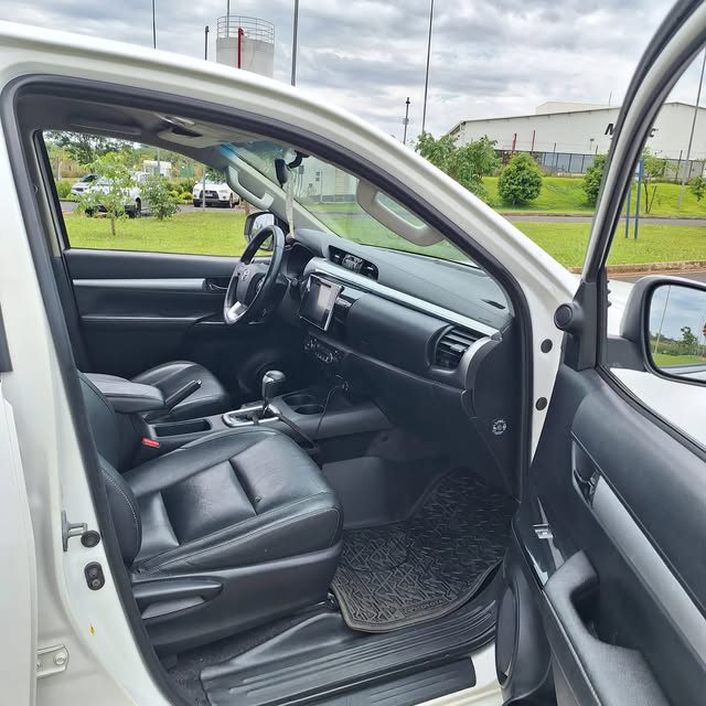 TOYOTA HILUX SRX - Imagem 8