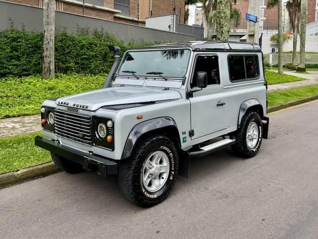 LAND ROVER DEFENDER - Imagem 1