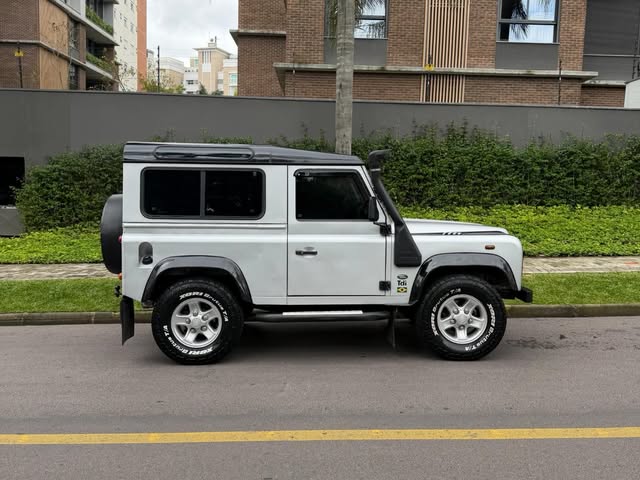 LAND ROVER DEFENDER - Imagem 4