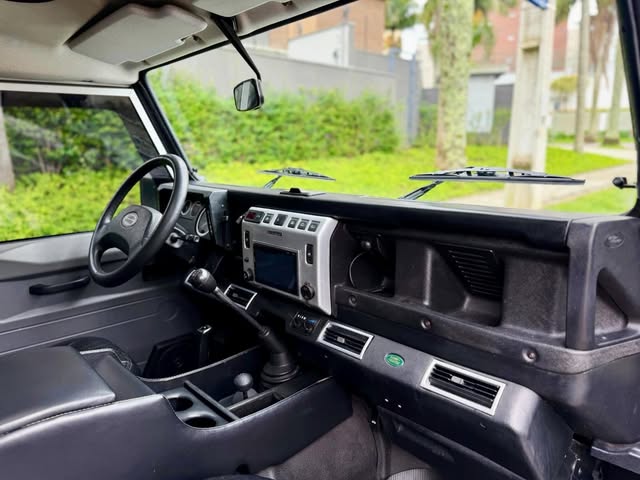 LAND ROVER DEFENDER - Imagem 5