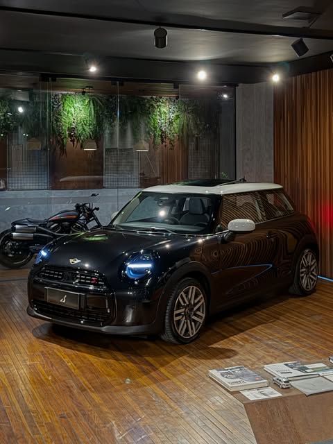 MINI COOPER S EXCLUSIVE - Imagem 1