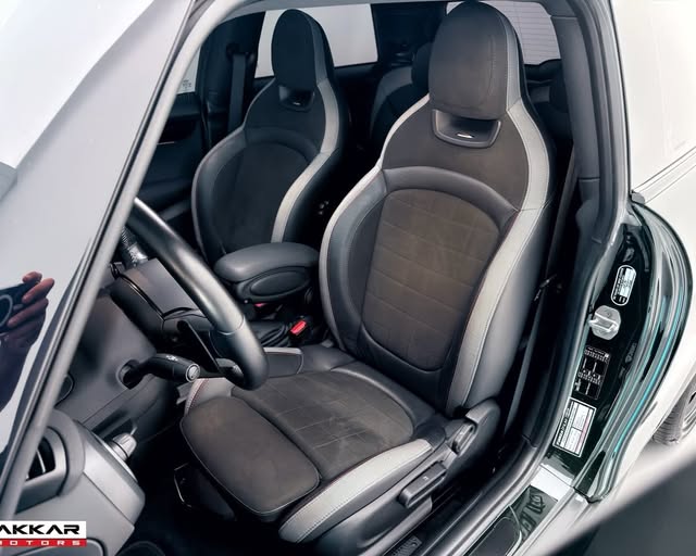 MINI COOPER JCW ANNIVERSARY EDITION - Imagem 9