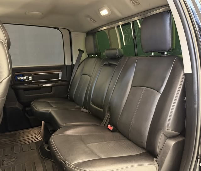 RAM CLASSIC LARAMIE - Imagem 12