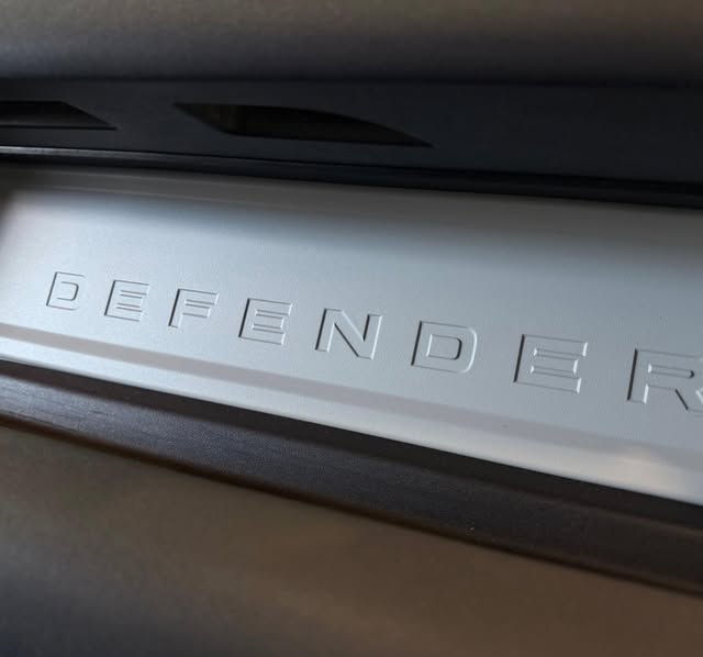 LAND ROVER DEFENDER P300 90 SE - Imagem 17