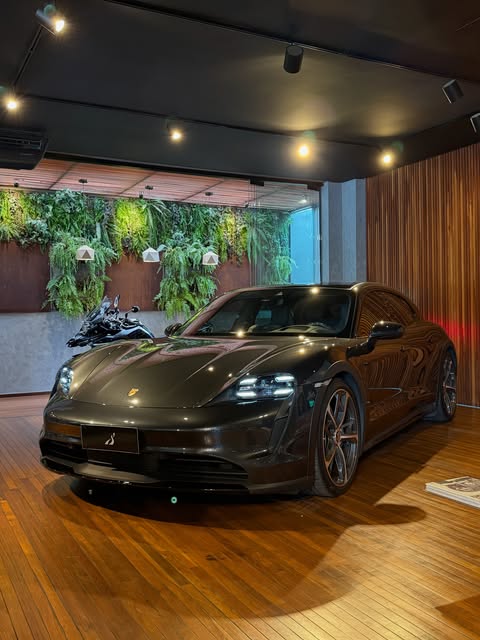 PORSCHE TAYCAN 4 CROSS TURISMO - Imagem 2
