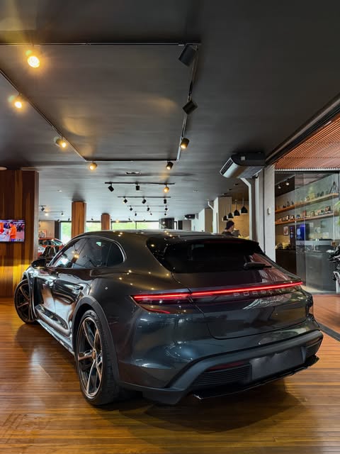 PORSCHE TAYCAN 4 CROSS TURISMO - Imagem 16